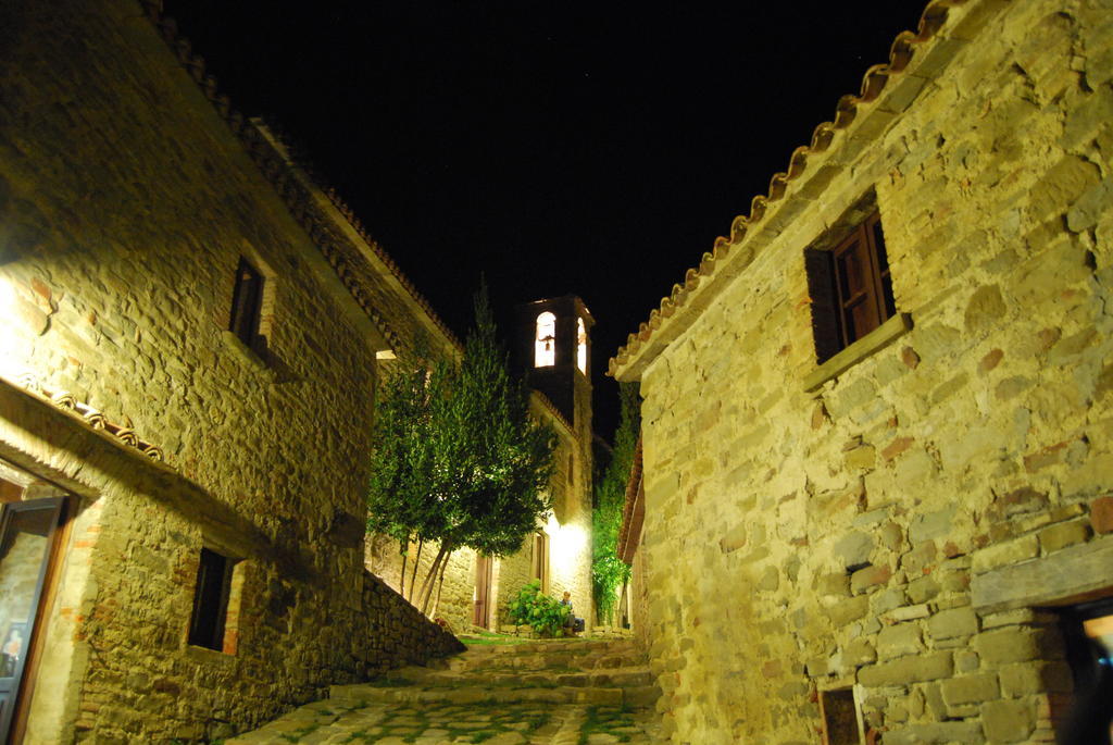 Отель Borgo Di Carpiano Mengara Экстерьер фото